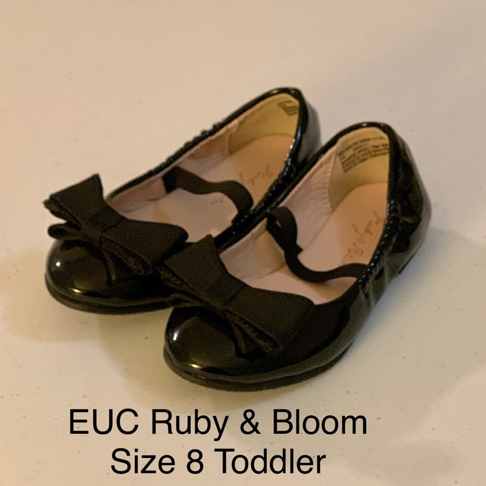 Patent leather Mary Janes 🖤